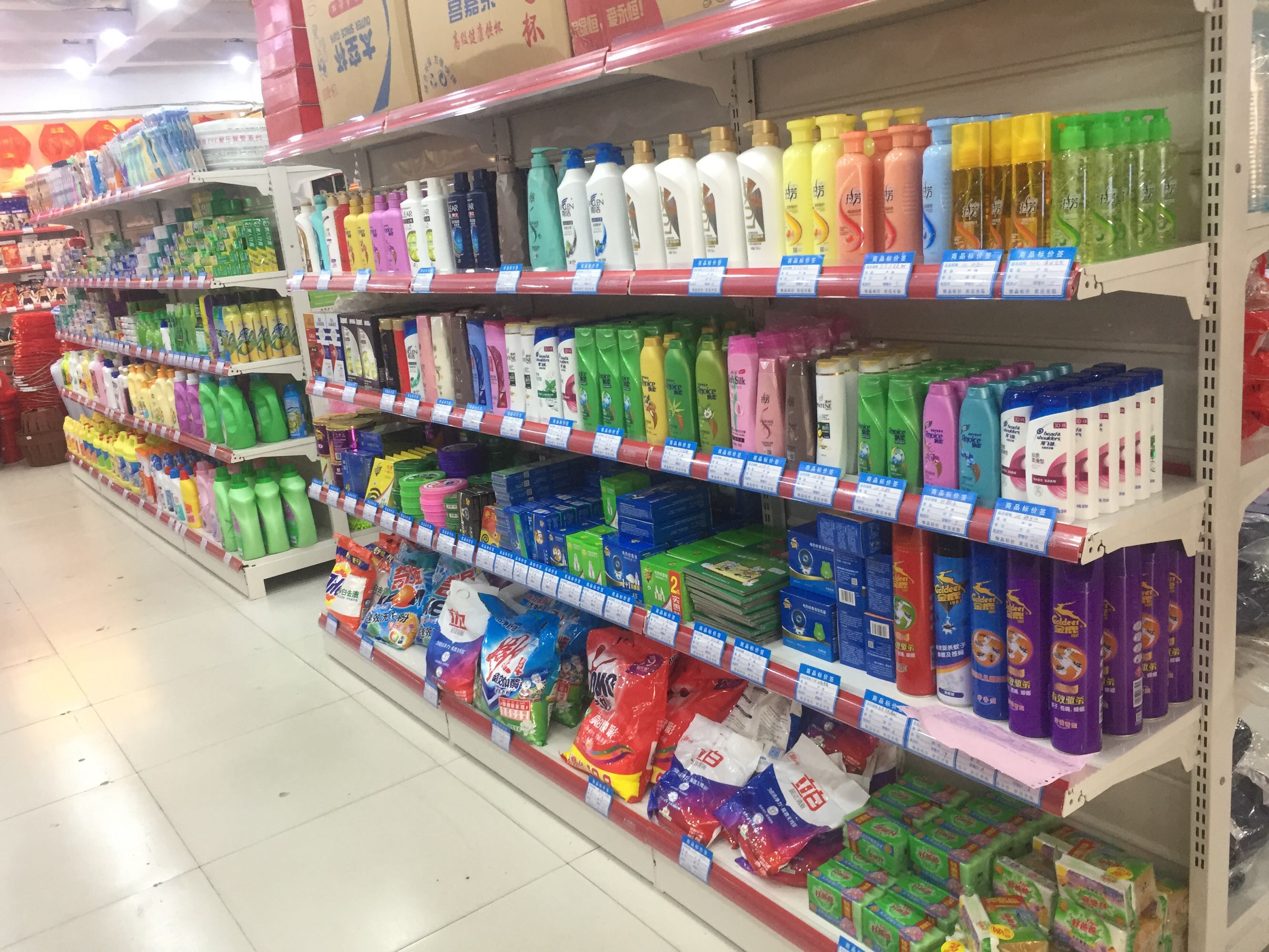 衣起來百貨商場擴大經營,日用品,小百貨,小家電九月一日正.